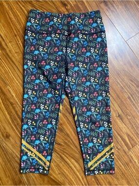 Kali Womens Multicolor Floral Midrise Capri Legging Size Medium Yoga Running Gym